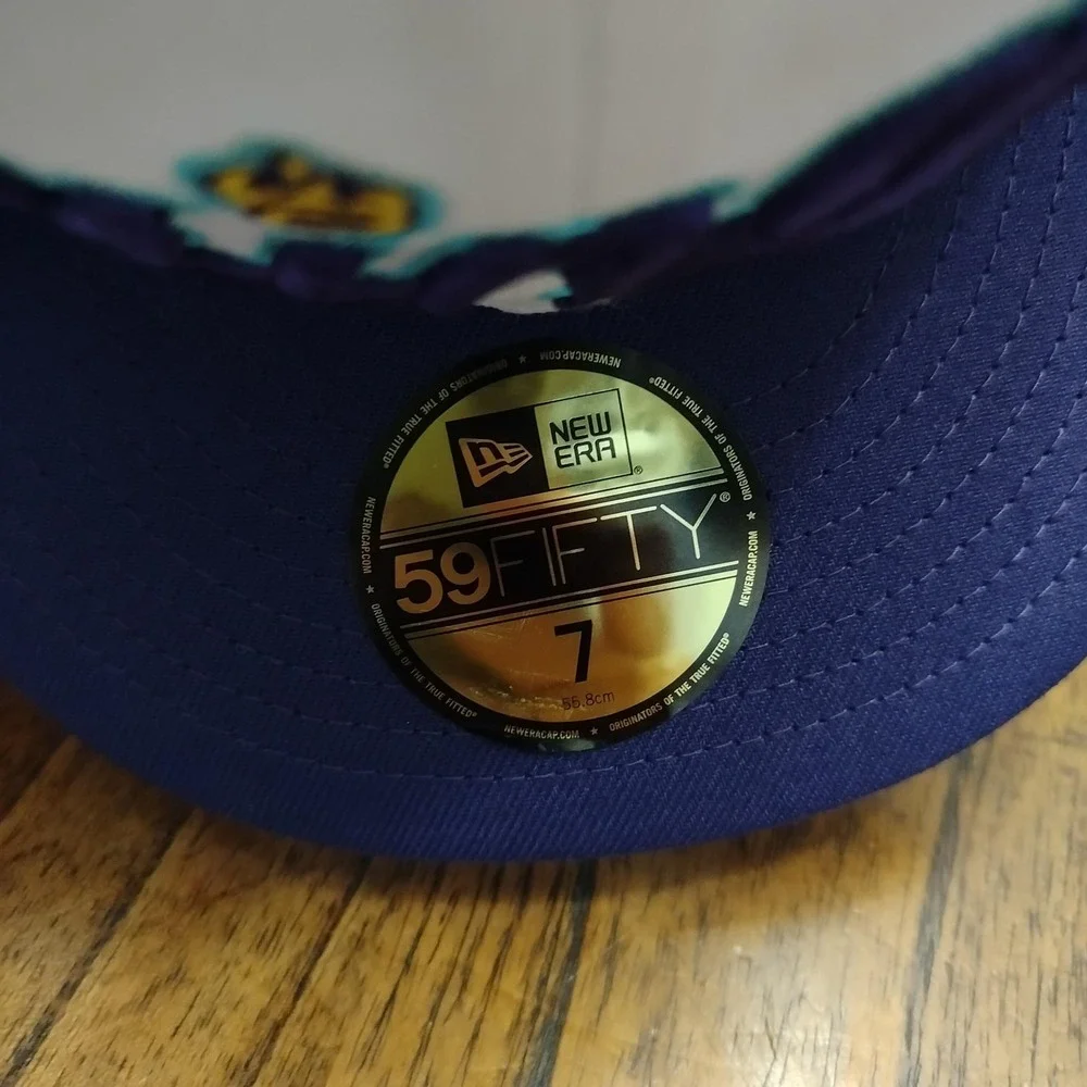Queens Kings Hat Cap Fitted Mens‎ 7 White Purple Baseball New Era 59FIFTY Script